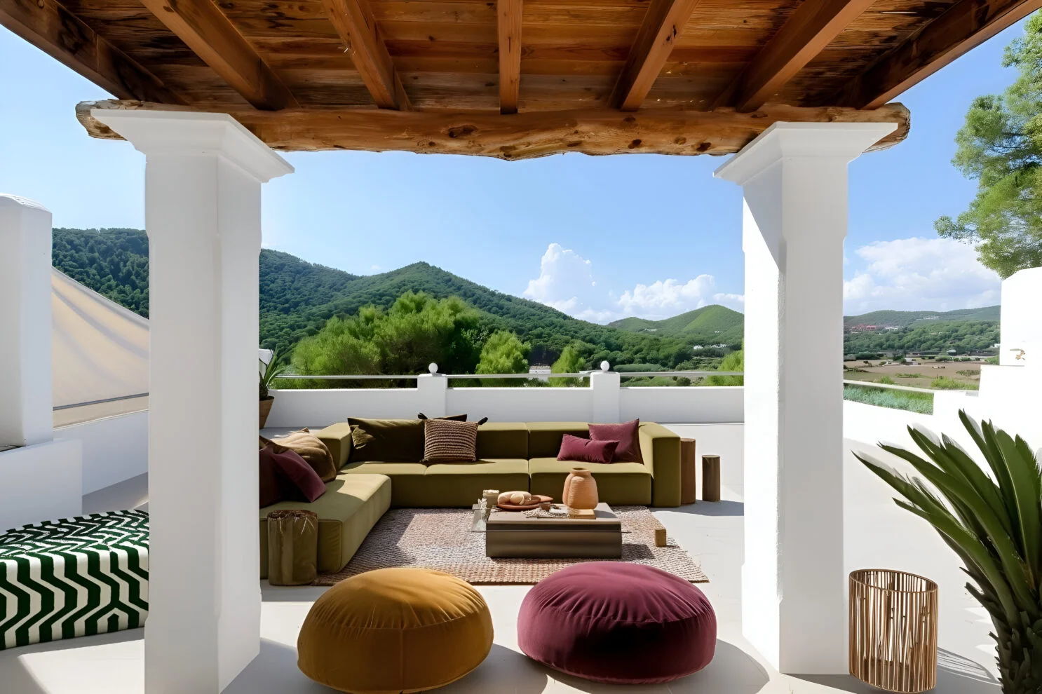 4-bed house with views, Cala Llonga